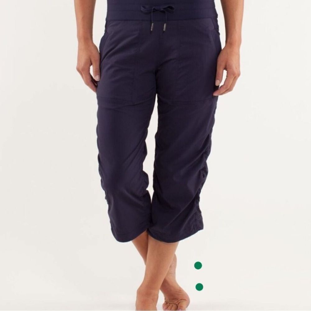 Lululemon Women’s Dance Studio Athletic Cropped Joggers Pants Size 2 - Picture 2 of 7